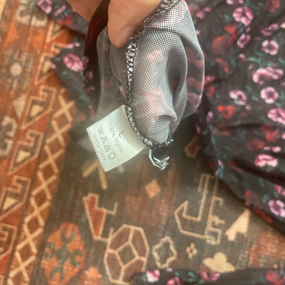 Dark Mesh Floral Long Sleeve Top - Picture 3 of 4